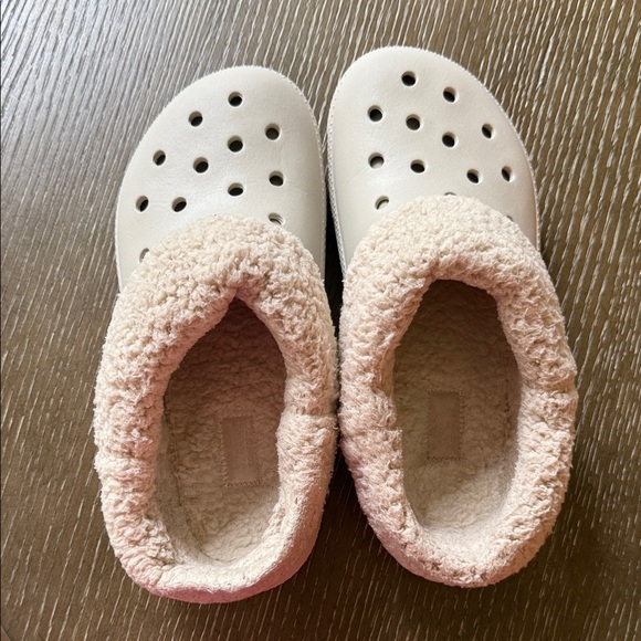 Crocs Cozy Cream Blitzen Clogs/Slippers, Size 9W - NEW - Picture 1 of 6